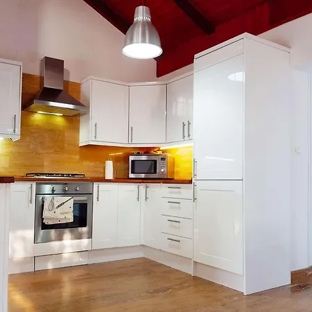 Beachfront Dream With Pool Вилла *