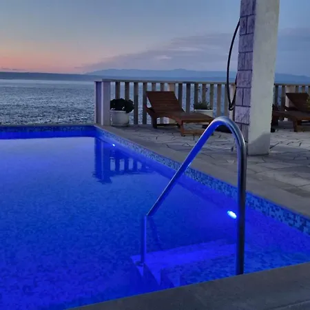 Beachfront Dream With Pool וילה
