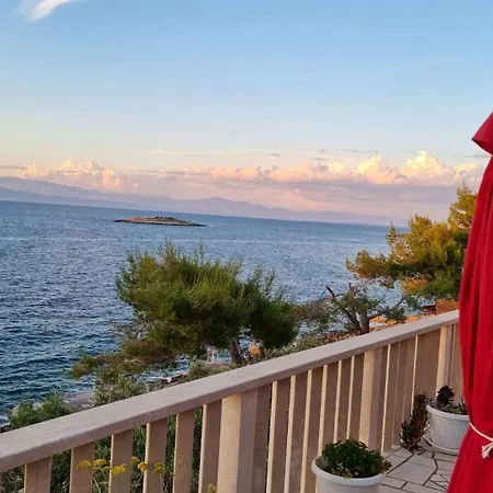 Beachfront Dream With Pool Vila *