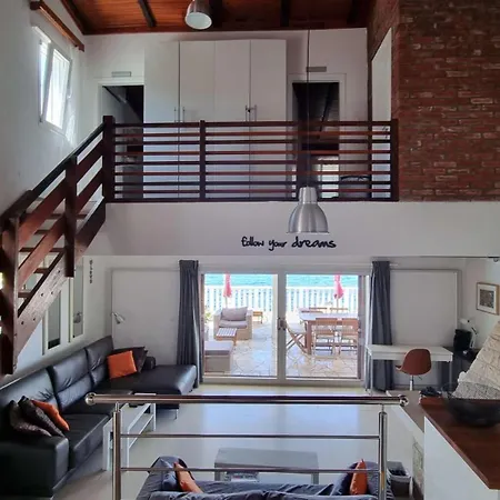 Beachfront Dream With Pool Vila *