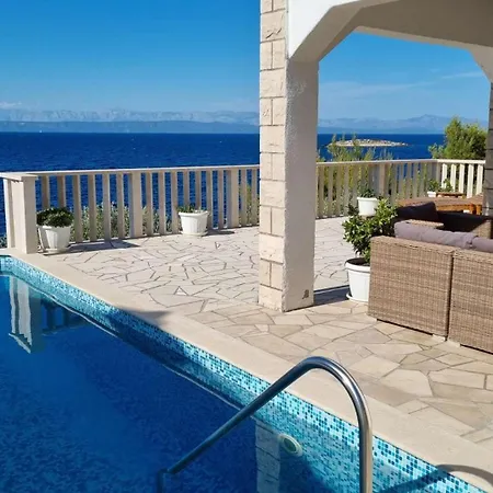 Villa Beachfront Dream With Pool