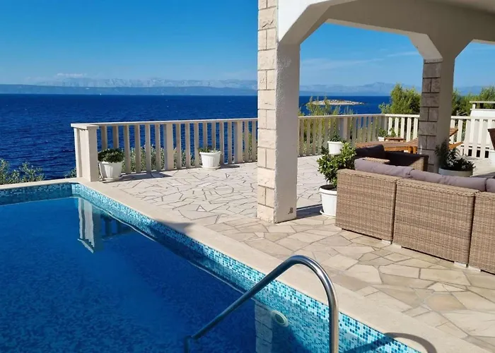 Villa Beachfront Dream With Pool